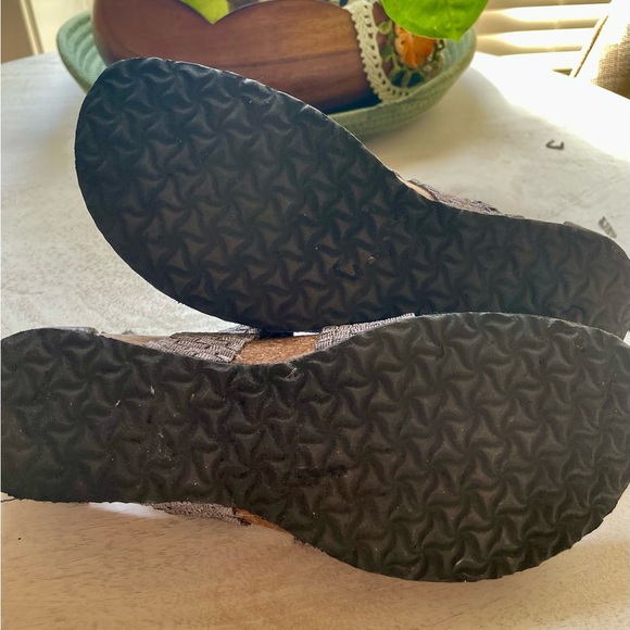 Muk Luks sandals - Picture 6 of 8